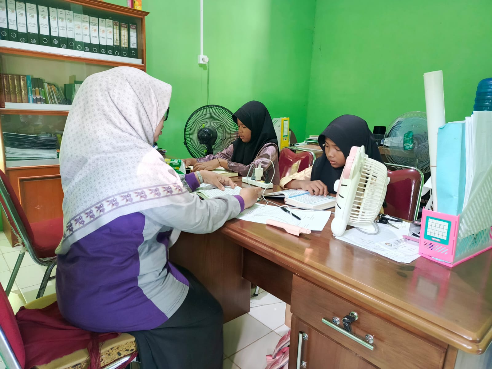 Di Bawah Terik Bunguran Utara, Alunan Tilawah Anak-Anak Tak Surut Langkah